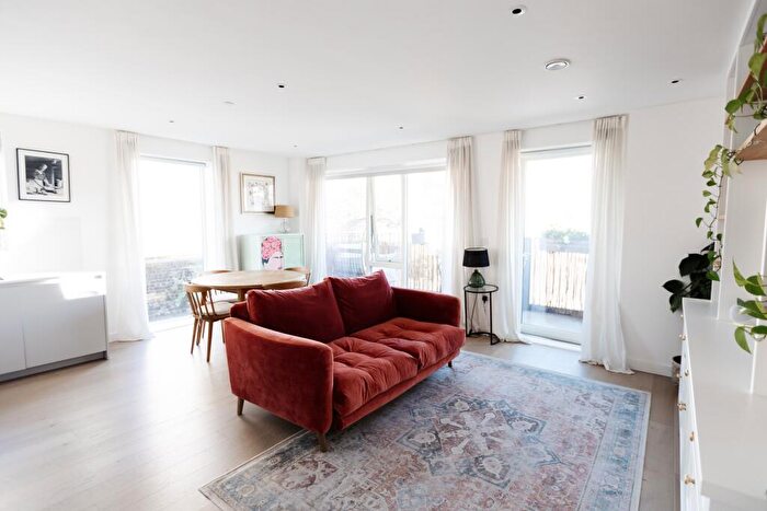 2 Bedroom Apartment To Rent In Wyndham Road, London, SE5