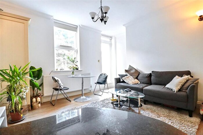 2 Bedroom Apartment To Rent In High Road, East Finchley, London, N2
