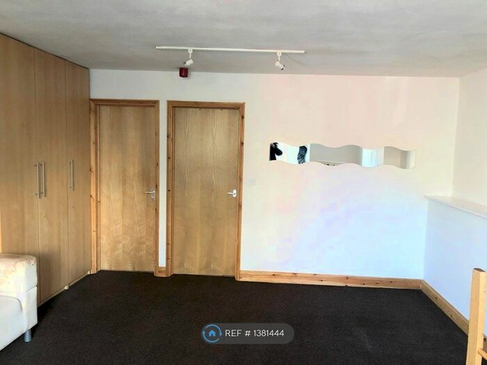 Studio To Rent In Berkeley Road, Bishopston, Bristol, BS7