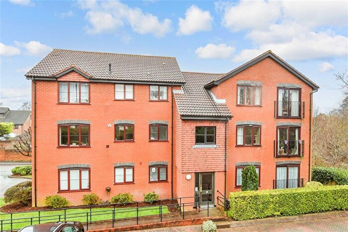 2 Bedroom Flat For Sale In Basing Road, Banstead, Surrey, SM7