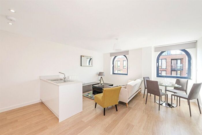 1 Bedroom Flat To Rent In High Road, Finchley, N12