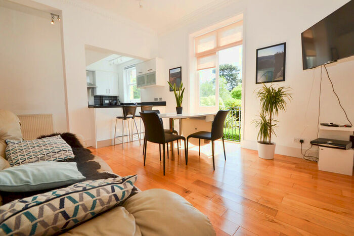 2 Bedroom Apartment To Rent In Avenue Elmers, Surbiton, KT6