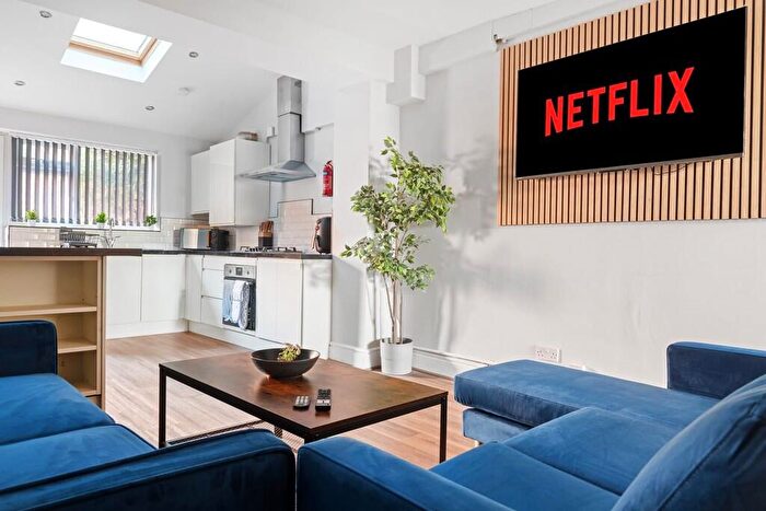 2 Bedroom End Of Terrace House To Rent In Russell Road, Forest Fields, NG7