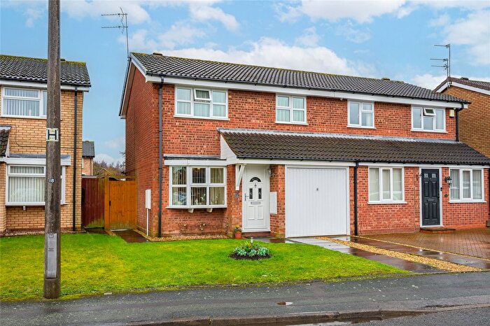 3 Bedroom Semi Detached House For Sale In Leybourne Crescent, Wolverhampton, West Midlands, WV9