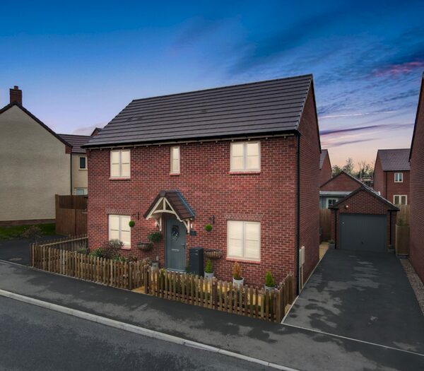 3 Bedroom House For Sale In Broadleaf Road, Lutterworth, Leicestershire, LE17