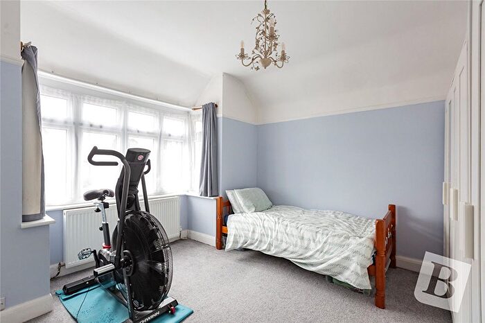 3 Bedroom Detached Bungalow For Sale In Allenby Drive, Hornchurch, RM11