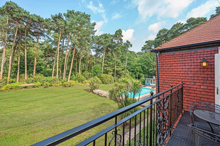 6 Bedroom Detached House To Rent In Byfleet Road, Cobham, KT11