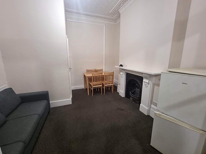 1 Bedroom Flat To Rent In Brixton Water Lane, London, SW2