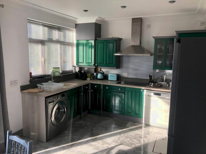 1 Bedroom Flat To Rent In Woodfield Road, Leigh-On-Sea, SS9