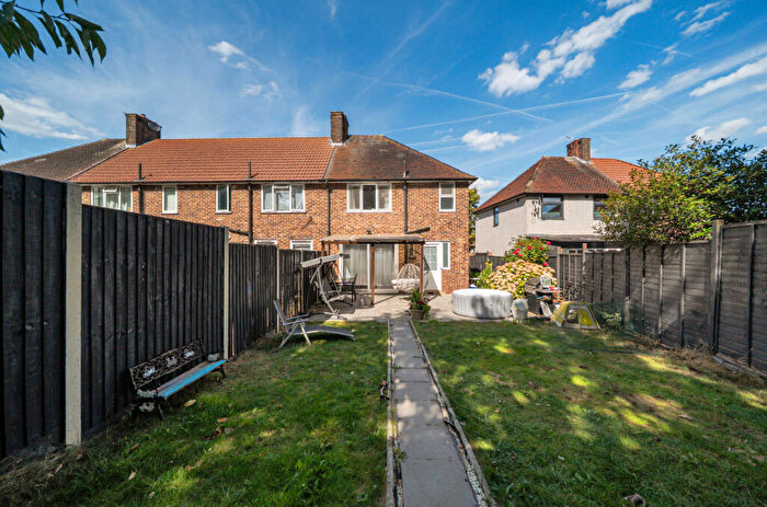 3 Bedroom End Of Terrace House For Sale In Southend Lane, London, SE6