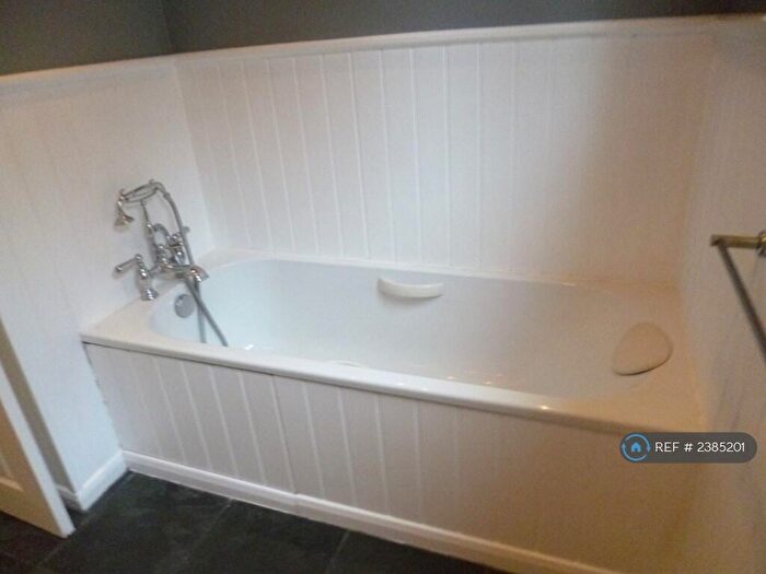 2 Bedroom Flat To Rent In Crowstone Road, Westcliff-On-Sea, SS0