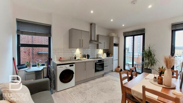 2 Bedroom Flat To Rent In Woodcote Road, Wallington, SM6