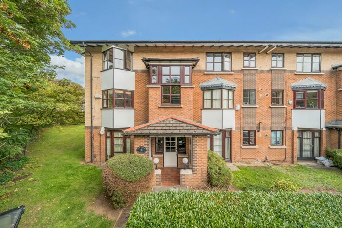 1 Bedroom Flat To Rent In Halley Gardens London, SE13