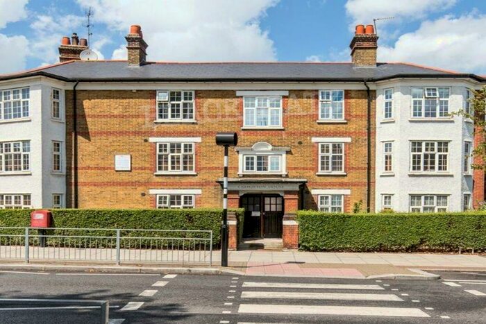 3 Bedroom Flat To Rent In Creighton Avenue, N2