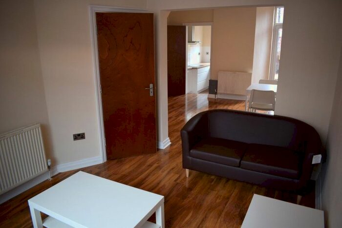 3 Bedroom Terraced House To Rent In Elmswood Avenue, Rusholme, M14