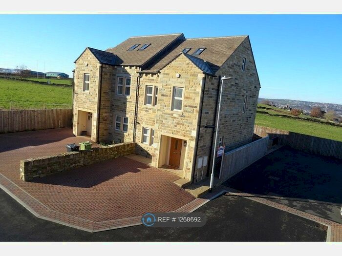 3 Bedroom Semi-Detached House To Rent In High Lane, Huddersfield, HD4