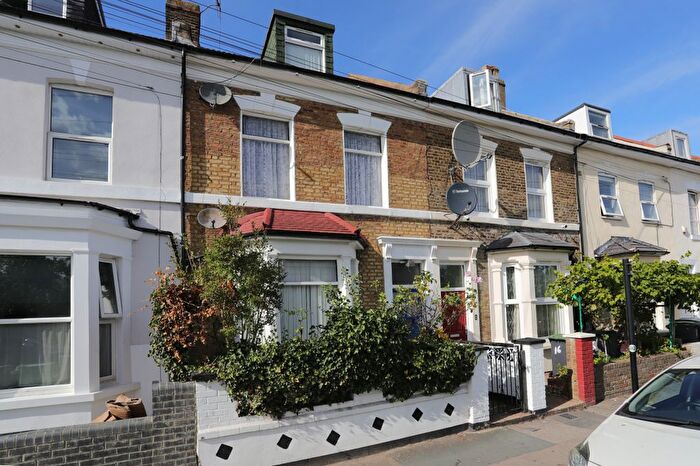 4 Bedroom Terraced House For Sale In Palace Road, London, N11