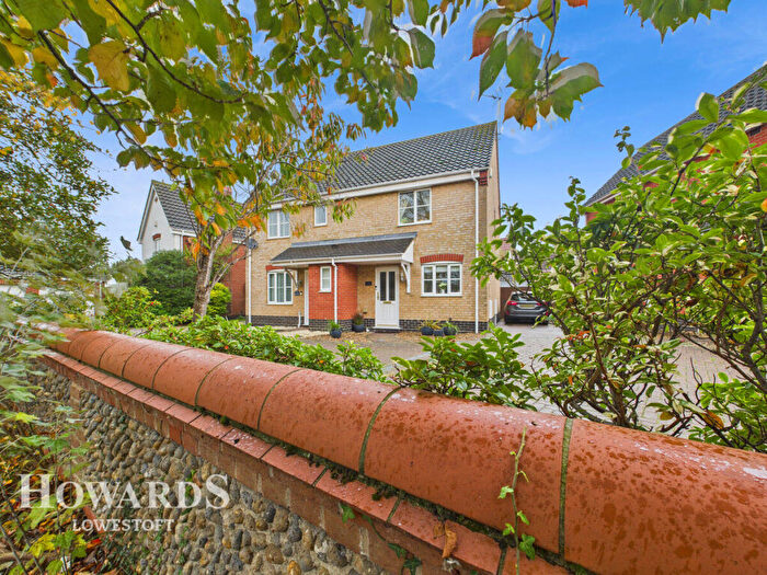 2 Bedroom Semi-Detached House For Sale In Porthole Close, Lowestoft, NR33