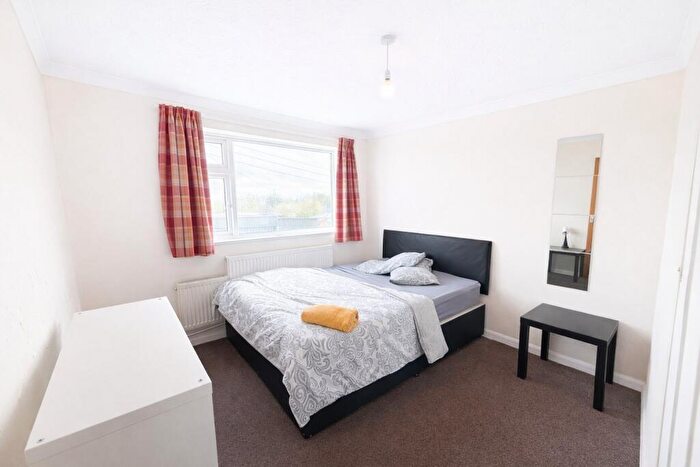 1 Bedroom Apartment To Rent In Rayleigh Road (Bedroom ), Thundersley, Benfleet, Essex, SS7
