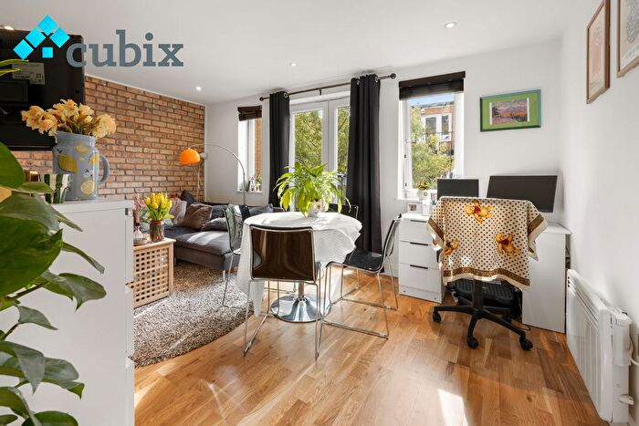 2 Bedroom Flat For Sale In Dewey Lane, London, SW2