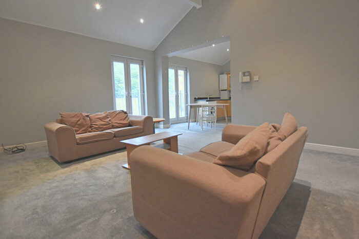 2 Bedroom Apartment To Rent In - Mansfield Road, Mapperley Park, NG5