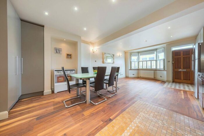 1 Bedroom Flat To Rent In Merton Road, Southfields, London, SW18