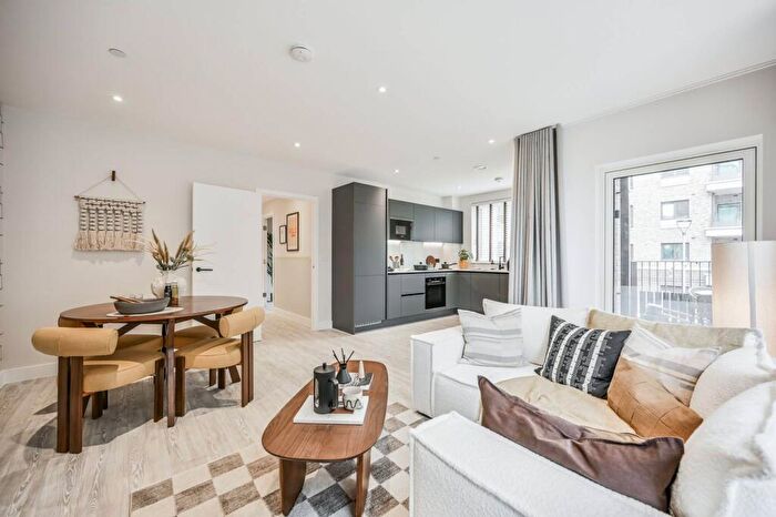 1 Bedroom Flat For Sale In North Gate Park, Harringay, London, N15