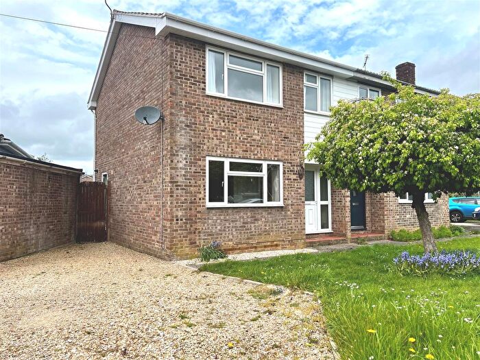 3 Bedroom Semi Detached House For Sale In Duncliffe Close, Stalbridge, Sturminster Newton, DT10