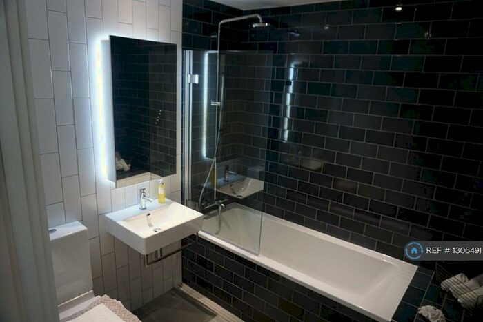 2 Bedroom Flat To Rent In Masthead House, London, E16