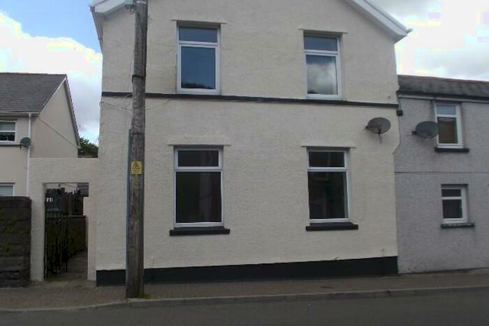 3 Bedroom End Of Terrace House To Rent In Fforchamon Road, Aberdare, CF44