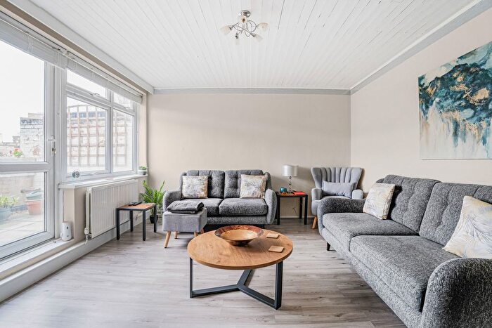 3 Bedroom Maisonette For Sale In Galbraith Street, London, E14