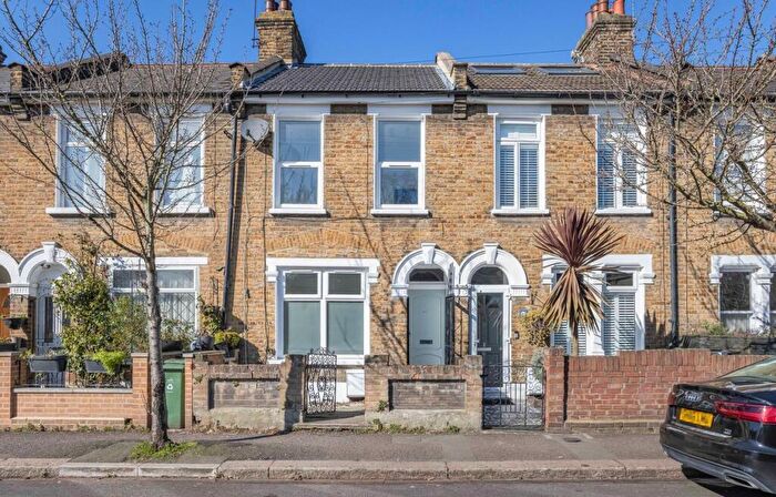 2 Bedroom Terraced House To Rent In Coopers Lane, E10