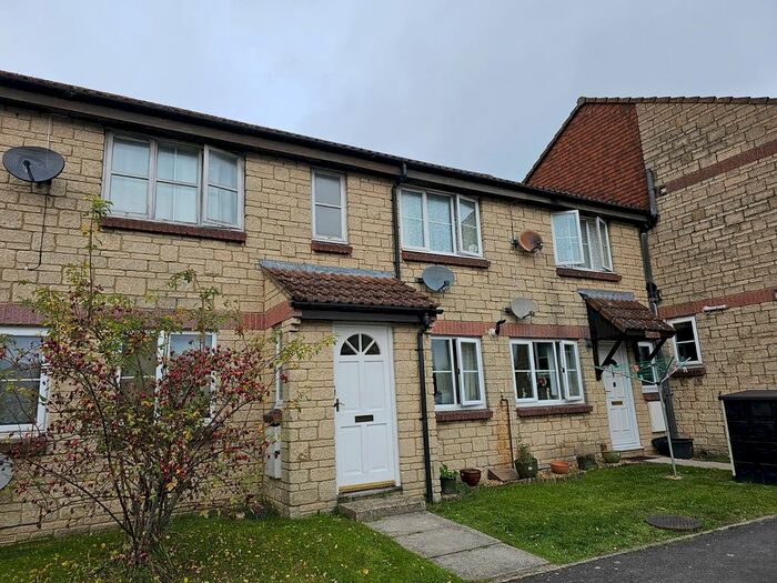 2 Bedroom Flat To Rent In Imberwood Close, Warminster, BA12