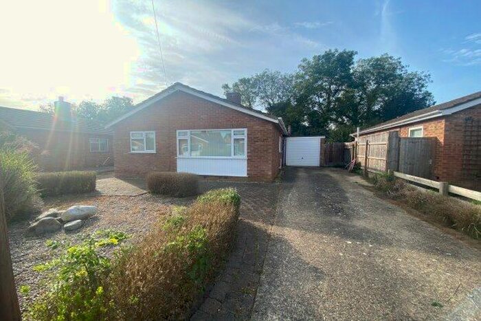 2 Bedroom Detached Bungalow To Rent In Holme Close, Cambridge, CB24
