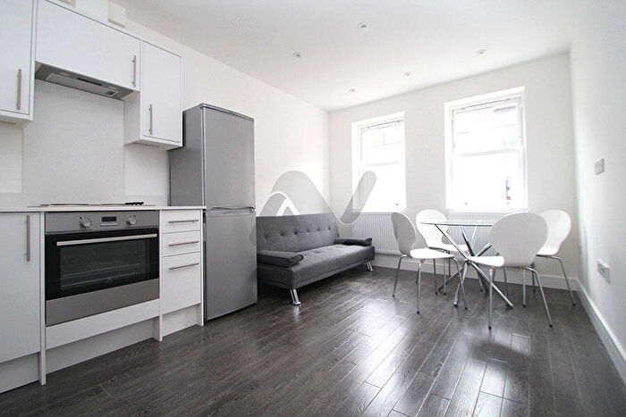 2 Bedroom Flat To Rent In Hornsey Road, London, N19