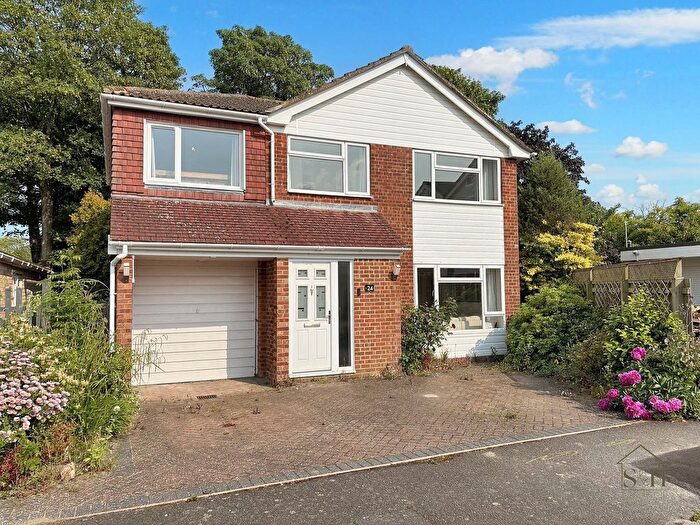 4 Bedroom Detached House For Sale In Beacon Way, Lympne, CT21