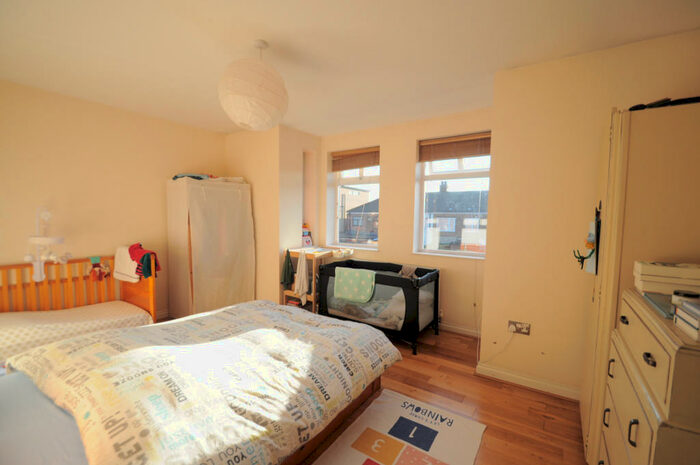 2 Bedroom Apartment For Sale In Tower Park Mews, Hull, HU8
