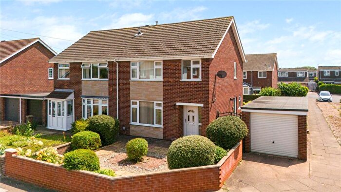 3 Bedroom Semi-Detached House For Sale In Glenfield Road, Willows Estate, Grimsby, DN37