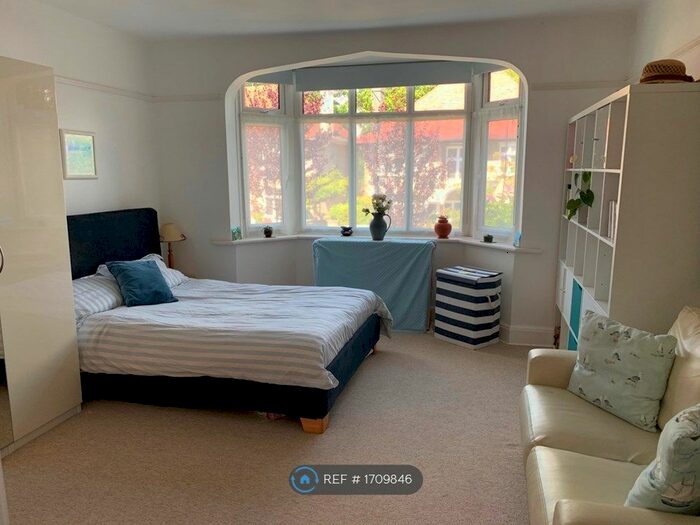 Studio To Rent In Westbourne, Bournemouth, BH4