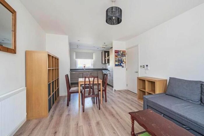 2 Bedroom Flat To Rent In Northwold Road, London, E5