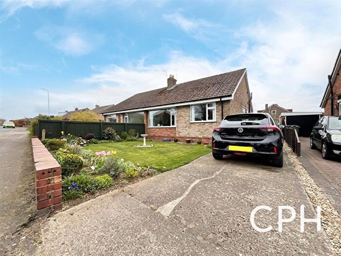 2 Bedroom Bungalow For Sale In West Garth, Cayton, Scarborough, YO11