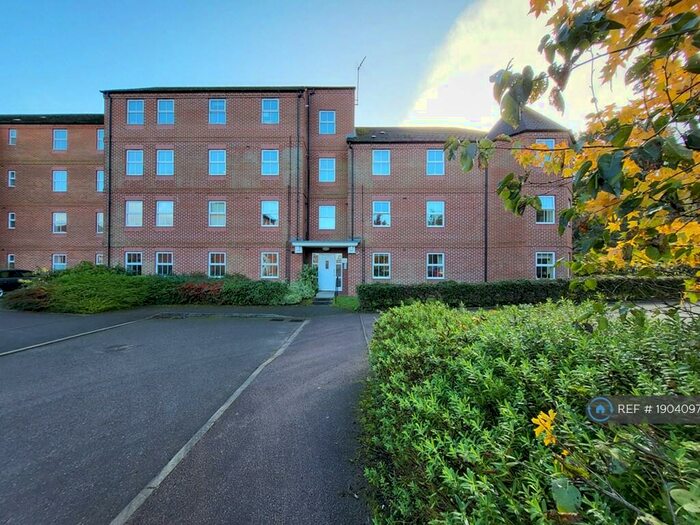 3 Bedroom Flat To Rent In Whitcliffe Gardens, West Bridgford, Nottingham, NG2