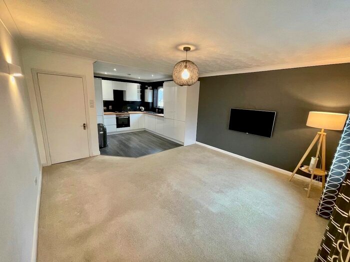 2 Bedroom Flat To Rent In Albany Crescent, Claygate, Esher, KT10