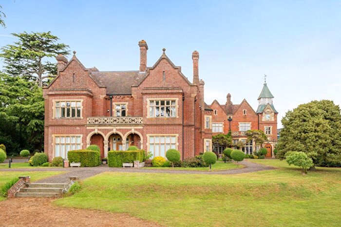2 Bedroom Flat For Sale In Gloucester Court, Rickmansworth, WD3