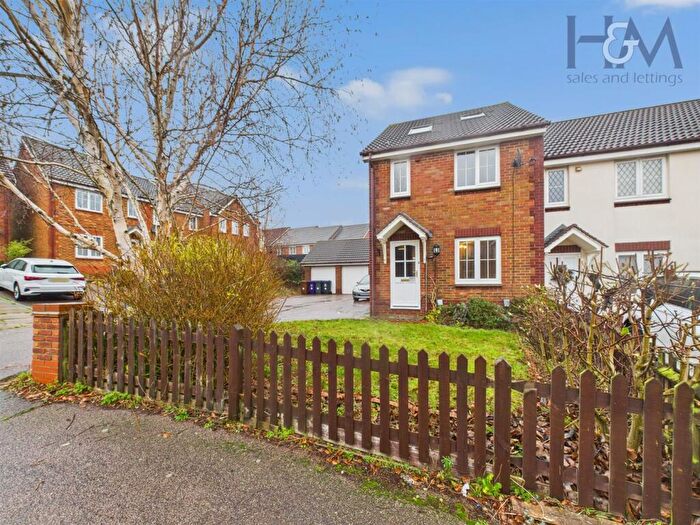 4 Bedroom End Of Terrace House To Rent In Fairfield Way, Stevenage, SG1