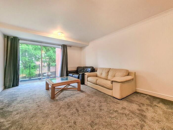 3 Bedroom Flat To Rent In Holders Hill Road, Hendon, London, NW4