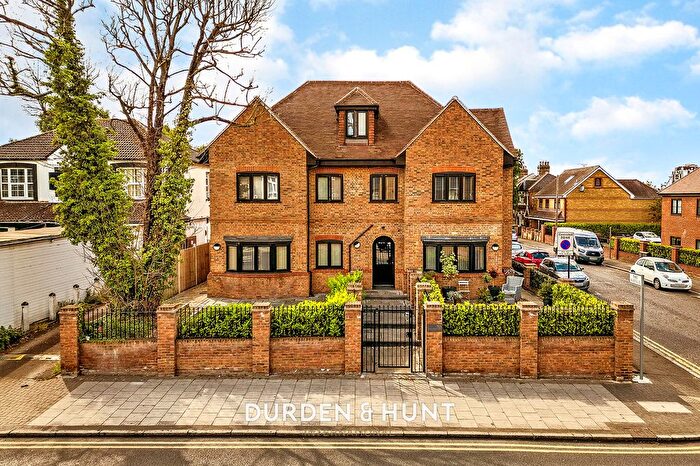 3 Bedroom Flat For Sale In Station Lane, Hornchurch, RM12