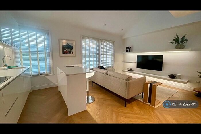 1 Bedroom Flat To Rent In Bolingbroke Grove, London, SW11
