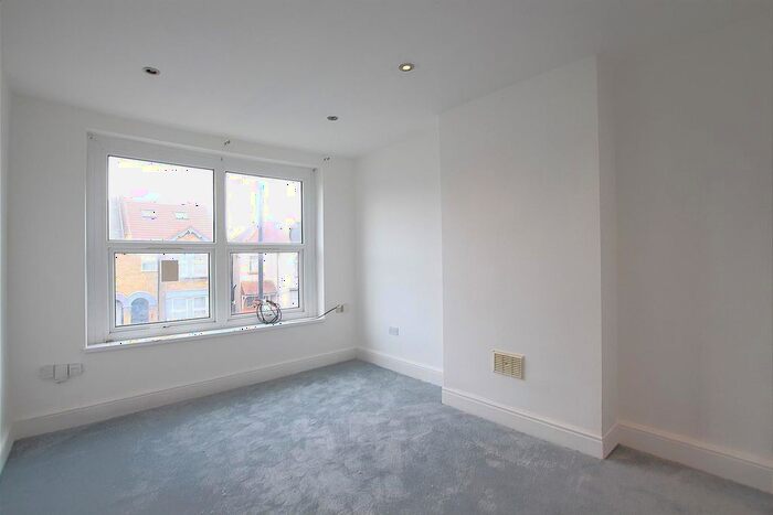 3 Bedroom Flat To Rent In Whitton Road, Hounslow, TW3