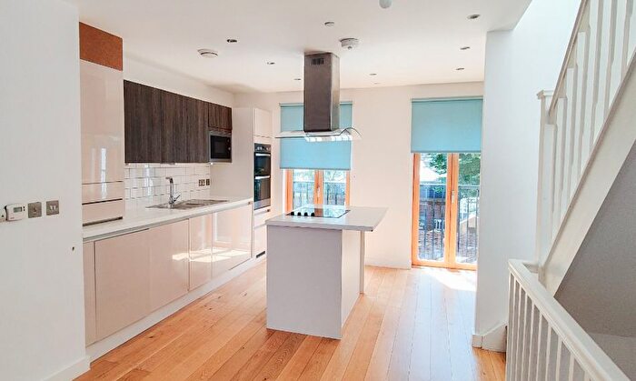 3 Bedroom Town House To Rent In Bedroom Townhouse – Vimto Gardens, Barrow Street, Salford, M3